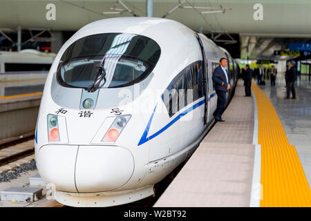 La Chine, Shanghai, Minhang District, Shanghai Railway Station, China Railways Train à Grande Vitesse CRH3, un G-Class train entre Shanghai et Pékin Banque D'Images