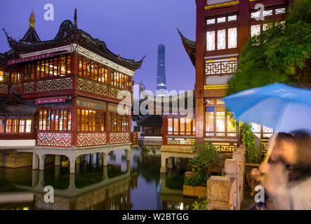 À la maison de thé Jardins de YuYuan et le bazar avec le Shanghai tour derrière, Vieille Ville, Shanghai, Chine Banque D'Images