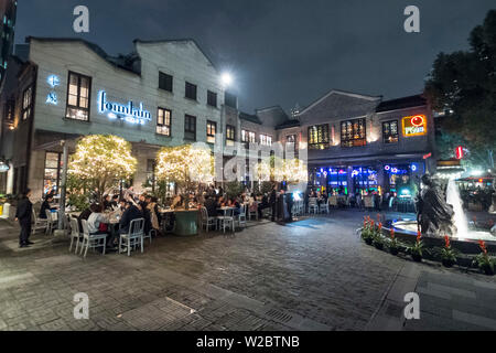Cafés et restaurants de Xintiandi, Shanghai, Chine Banque D'Images