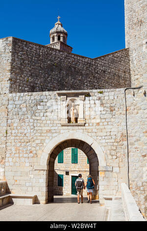 La porte Ploce intérieure et Tour Asimon, Dubrovnik, Dalmatie, Croatie Banque D'Images