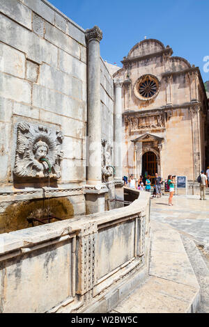 Détail de la grande fontaine Onofrio et l'église Saint Sauveur, Stari Grad (vieille ville), Dubrovnik, Dalmatie, Croatie Banque D'Images