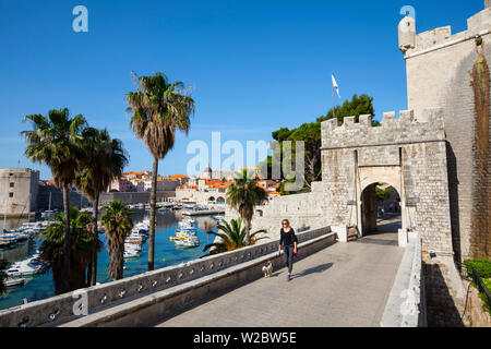 La porte Ploce extérieur, Stari Grad (vieille ville), Dubrovnik, Dalmatie, Croatie Banque D'Images