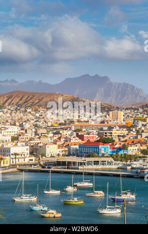 Vue sur port et Mindelo Sao Vicente, Cap Vert Banque D'Images