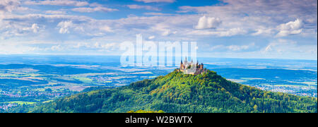 View vers le Château de Hohenzollern et campagne sourrounding, souabe, Bade-Wurtemberg, Allemagne Banque D'Images