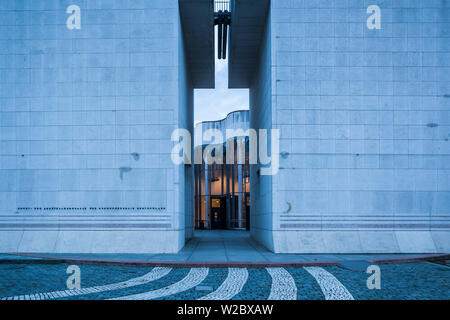 Allemagne, Nordrhein-Westfalen, Bonn, Museumsmeile, Bundeskunsthalle, musée de la technologie et de l'art, l'extérieur, l'aube Banque D'Images