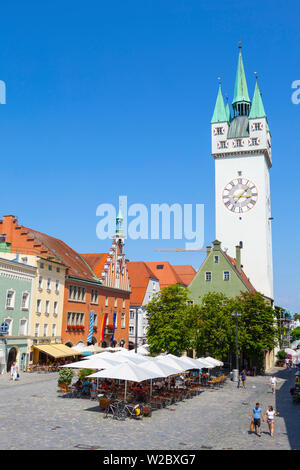 Tour de ville sur Theresienplatz square, Straubing, Thuringe, Bavière, Allemagne Banque D'Images