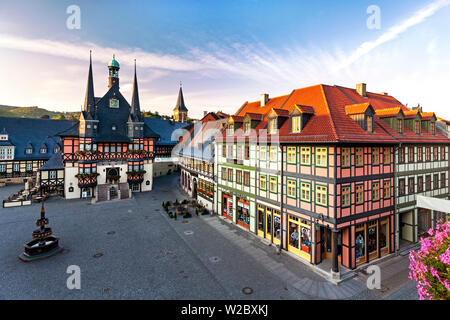 La place du marqueur et Guild Hall, Wernigerode, Harz, Saxe-Anhalt, Allemagne Banque D'Images