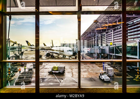 Singapour - 8 mai 2019 : Singapore Airlines Airbus A350-900 avec départ à l'Aéroport International de Changi Terminal 3. Banque D'Images