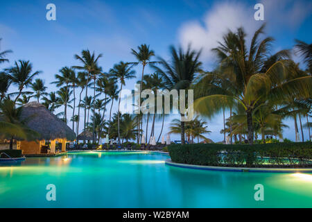 République dominicaine, Punta Cana, Playa Cabeza de Toro, piscine au Dreams Palm Beach Resort Banque D'Images