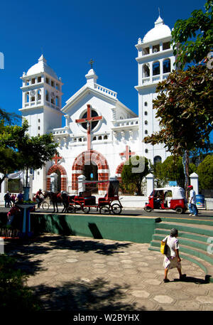 Juayua, El Salvador, l'église Santa Lucia, de l'Église le Christ Noir de Juayua, Route de fleurs, Ruta de las Flores, Département de Sonsonate Banque D'Images