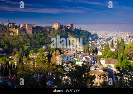 Espagne, Andalousie, province de Grenade, Grenade, Alhambra à partir du Sacramonte Banque D'Images