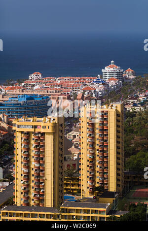 L'Espagne, Iles Canaries, Tenerife, Playa de Las Americas, elevated view de Los Cristianos Banque D'Images
