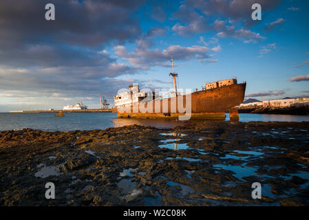 Espagne, Canaries, Lanzarote, Arecife, naufrage du navire Telamon, Port Arecife, Dawn Banque D'Images