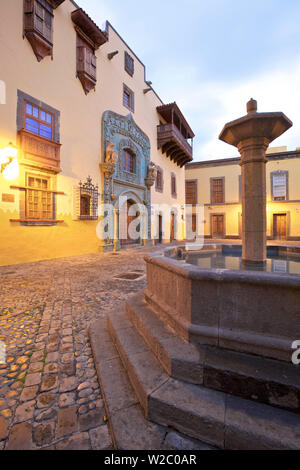 Casa de Colon, au crépuscule, en vieille ville de Vegueta, Las Palmas de Gran Canaria, Gran Canaria, Îles Canaries, Espagne, l'océan Atlantique, l'Europe Banque D'Images