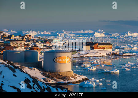 Le Groenland, baie de Disko, Ilulissat, vue sur la ville, coucher de soleil Banque D'Images