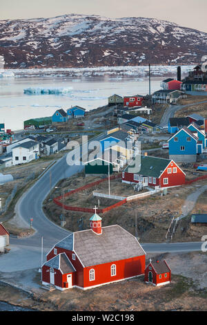 Le Groenland, Qaqortoq, Frelserens eglise Kirke, elevated view Banque D'Images