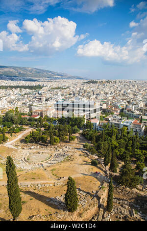 Grèce, Athènes, Attique, vue du théâtre de Dionysos et le Nouveau Musée de l'Acropole Banque D'Images