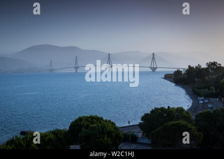 Grèce, Péloponnèse Région, Golfe de Corinthe, patra-salon, Rio Antirio Bridge Banque D'Images