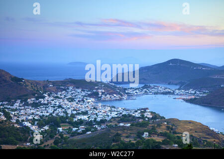 View sur Skala au lever du soleil, Patmos, Dodécanèse, îles grecques, Grèce, Europe Banque D'Images