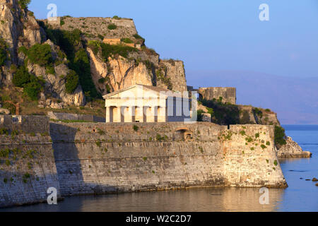 Le vieux fort et l'église de Saint George, vieille ville de Corfou, Corfou, îles Ioniennes, îles grecques, Grèce, Europe Banque D'Images