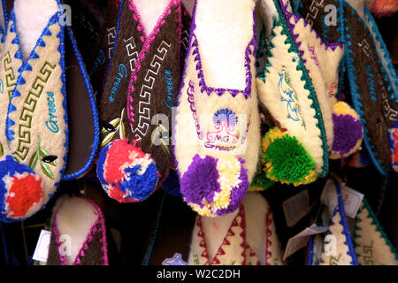 Chaussons en laine traditionnelle grecque, vieille ville de Corfou, Corfou, îles Ioniennes, îles grecques, Grèce, Europe Banque D'Images