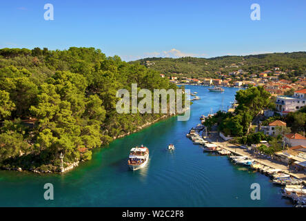 Vue sur le port de Gaios, Paxos, îles Ioniennes, îles grecques, Grèce, Europe Banque D'Images