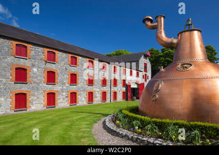 L'Irlande, dans le comté de Cork, Midleton, Irish Whiskey Jameson Distillery, distillant en cuivre massif électrique Banque D'Images