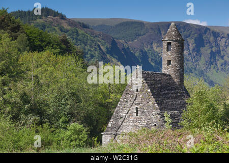 L'Irlande, le comté de Wicklow, Glendalough, ancienne colonie monastique a commencé par saint Kevin, Kevin's Kitchen Church St. Banque D'Images