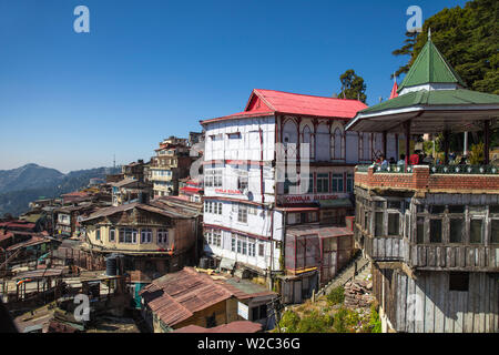 L'Inde, l'Himachal Pradesh, Shimla, le Mall, vue à la baisse sur Bazaar Banque D'Images