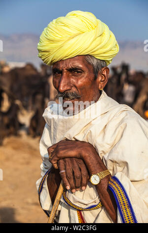 L'Inde, Rajasthan, Pushkar, négociant à l'Camel Camel Pushkar Fair Banque D'Images