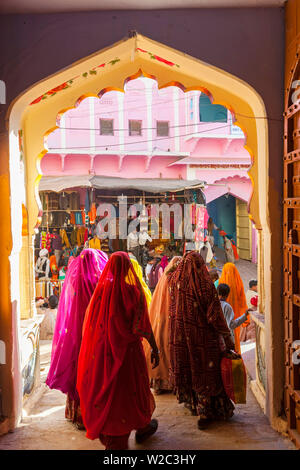 Les femmes au marché, Pushkar, Rajasthan, India Banque D'Images