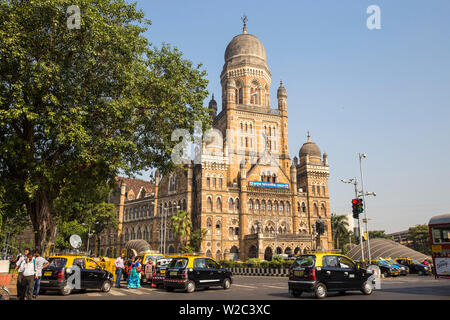 L'Inde, Maharashtra, Mumbai, Brihan Mumbai Mahanagarpalika - bureaux du gouvernement, en face de la Gare Chhatrapati Shivaji Banque D'Images