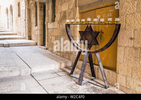 Israël, Jérusalem, vieille ville, rue dans le quartier juif, la Menorah Banque D'Images