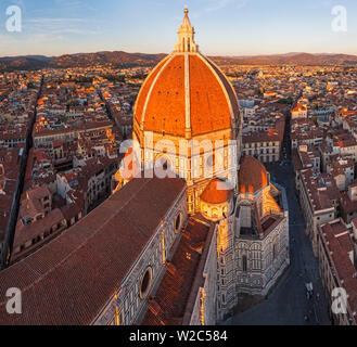 Duomo Santa Maria del Fiore et sur les toits de Florence, Italie Banque D'Images