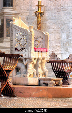 Cathedra de Mgr Elias, Basilique de Saint Nicolas (Basilica di San Nicola), Bari, Pouilles, Italie Banque D'Images