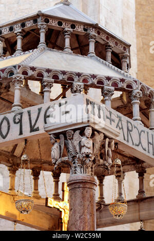 Canopy médiévale, la Basilique de Saint Nicolas (Basilica di San Nicola), Bari, Pouilles, Italie Banque D'Images