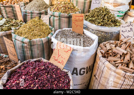 Epices & Herbes pour la vente au marché d'Amman, Amman, Jordanie Banque D'Images