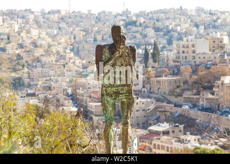 Surplombant Amman, ville Statue Darat al Funun, Amman, Jordanie Banque D'Images