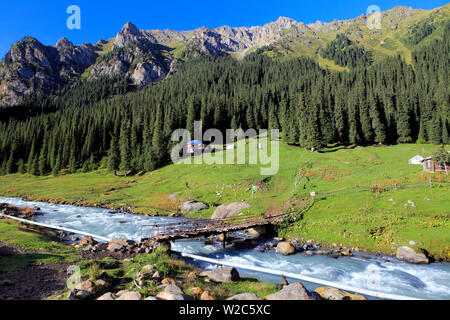 Altyn Arashan river et la vallée, Issyk Kul oblast, Kirghizistan Banque D'Images