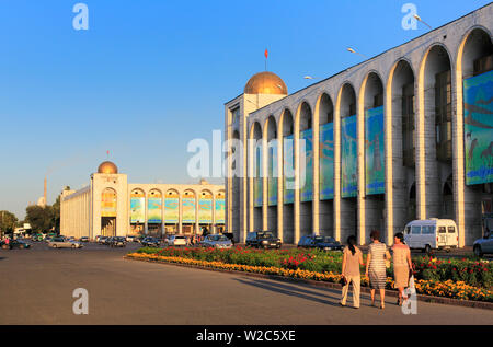 La place Ala-Too, place principale de la ville, à Bichkek, Kirghizistan Banque D'Images