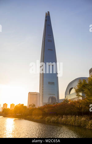 Lotte Tower (555m de gratte-ciel, 5ème bâtiment le plus haut du monde lorsqu'il sera terminé en 2016), Séoul, Corée du Sud Banque D'Images