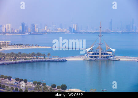 Le Koweït, Kuwait City, Kuwait, Marina Waves - complexe de loisirs de trois étages d'un complexe de loisirs spécialisé dans les activités de la terre et de la mer Banque D'Images