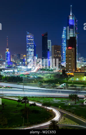 Le Koweït, Koweït City View de la ville moderne et central business district Banque D'Images