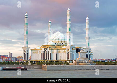 L'Asie centrale, le Kazakhstan, Astana, Hazrat La Mosquée Sultan, la plus grande en Asie centrale Banque D'Images