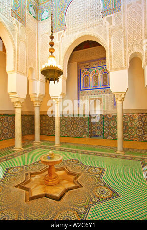 La salle des ablutions, de l'intérieur du mausolée de Moulay Ismail, Meknès, Maroc, Afrique du Nord Banque D'Images