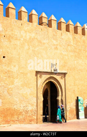 Entrée de jardin andalou, remparts, porte Oudaia Kasbah, Rabat, Maroc, Afrique du Nord Banque D'Images