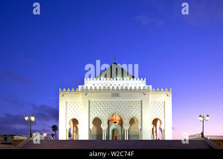 Mausolée de Mohammed V au crépuscule, Rabat, Maroc, Afrique du Nord Banque D'Images