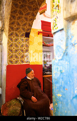 L'homme à Medina, Tanger, Maroc, Afrique du Nord Banque D'Images