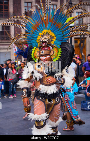 Mexique, Mexico, danseur aztèque, Danza Azteca, coiffe, Penacho, Plume Banque D'Images