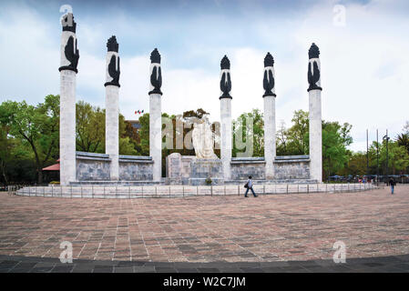 Mexique, Mexico City, Monument aux Niños Heroes, héroïques, les enfants d'un autel la Patria, dans la défense de la patrie, six jeunes cadets est mort en défendant le château de Chapultepec durant la guerre américano-mexicaine, l'entrée au château de Chapultepec Banque D'Images